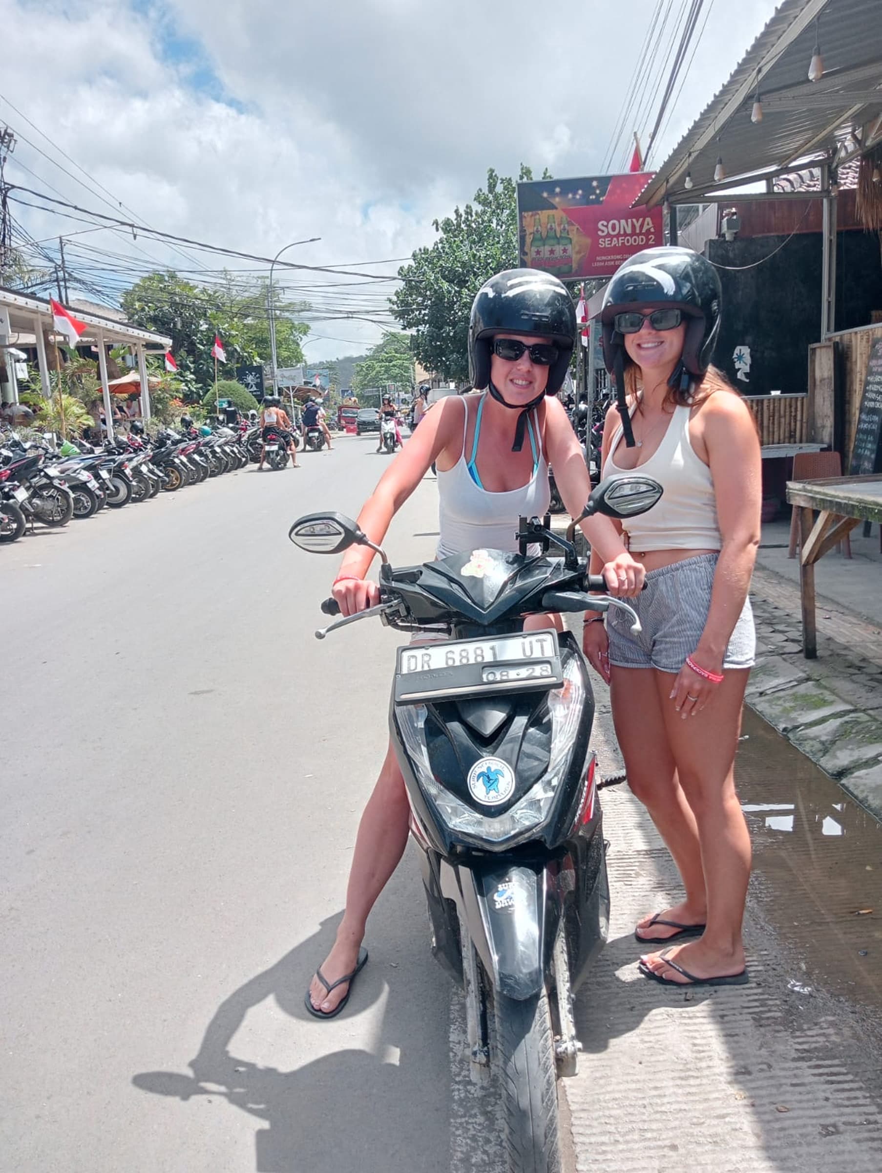 Rent scooter Lombok - Happy customer exploring the island
